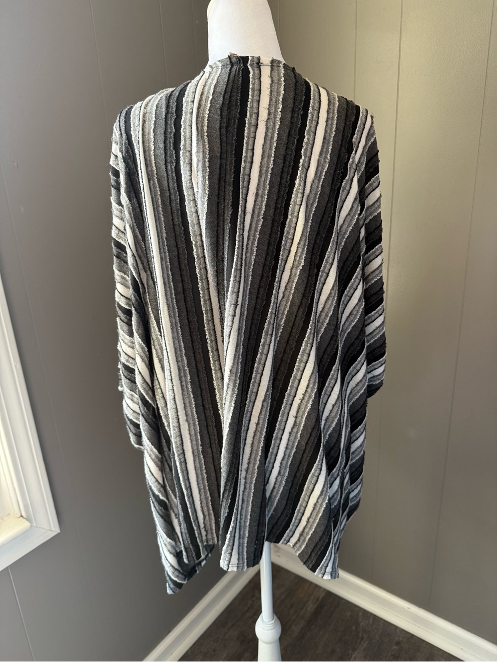 Striped Open-Front Cardigan Wrap - Black & White - Picture 4 of 6
